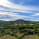 Cozy With Balcony, Ping Pong & Billiard Table Monte Molino