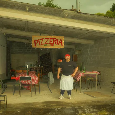 ベッド・アンド・ブレックファスト Cozy With Balcony, Ping Pong & Billiard Table Monte Molino