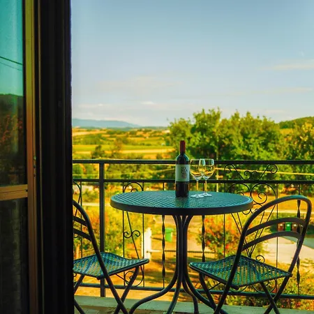 Cozy With Balcony, Ping Pong & Billiard Table Bed & Breakfast