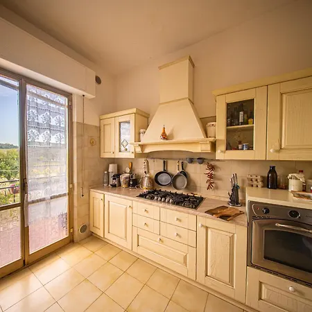 ベッド・アンド・ブレックファスト Cozy With Balcony, Ping Pong & Billiard Table *