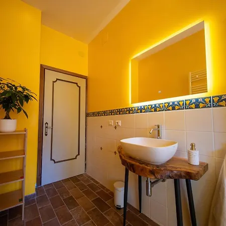 Cozy With Balcony, Ping Pong & Billiard Table ベッド・アンド・ブレックファスト Monte Molino