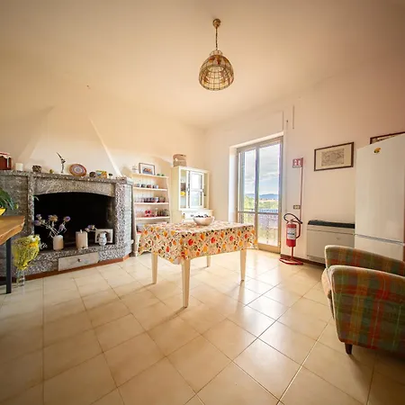 Cozy With Balcony, Ping Pong & Billiard Table Bed & Breakfast *