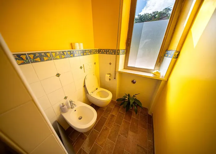 Cozy With Balcony, Ping Pong & Billiard Table Bed & Breakfast *