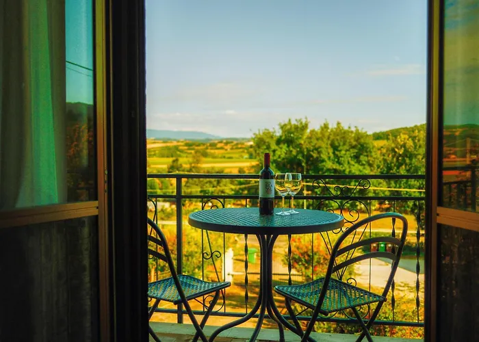 Cozy With Balcony, Ping Pong & Billiard Table Bed & Breakfast