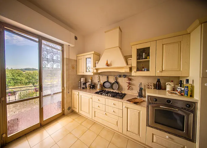 Bed & Breakfast Cozy With Balcony, Ping Pong & Billiard Table *