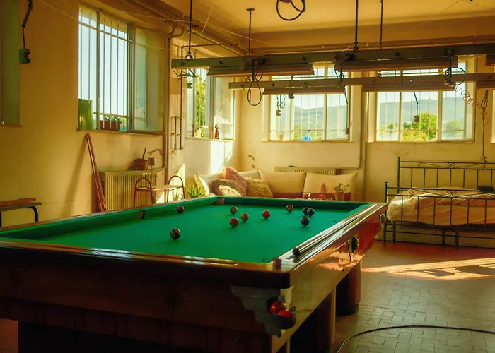 Cozy With Balcony, Ping Pong & Billiard Table *