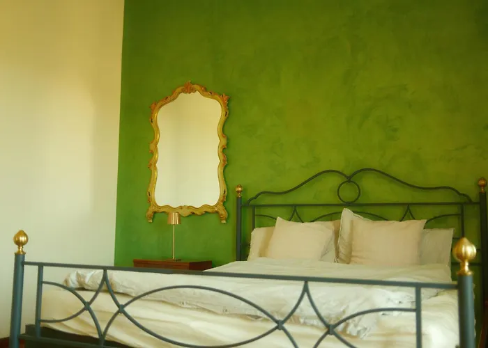 Cozy With Balcony, Ping Pong & Billiard Table Bed & Breakfast