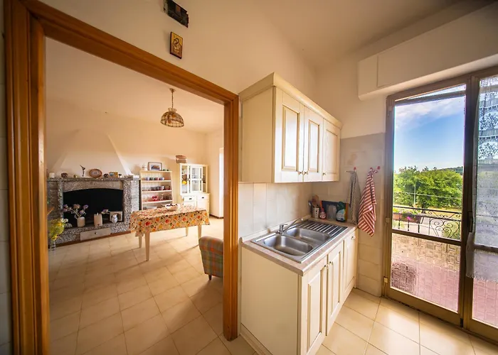 Cozy With Balcony, Ping Pong & Billiard Table Bed & Breakfast