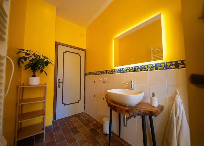 Cozy With Balcony, Ping Pong & Billiard Table Bed & Breakfast Monte Molino