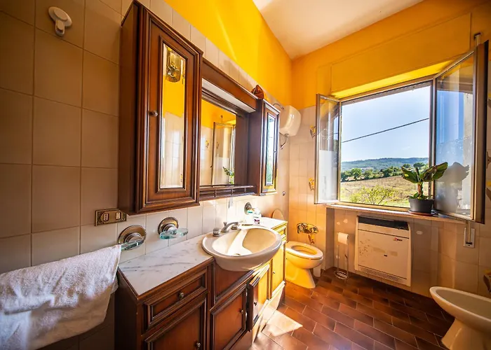 Cozy With Balcony, Ping Pong & Billiard Table Bed & Breakfast *